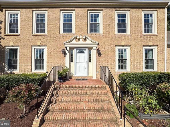 406 Woodgrove Court, Herndon VA 20170