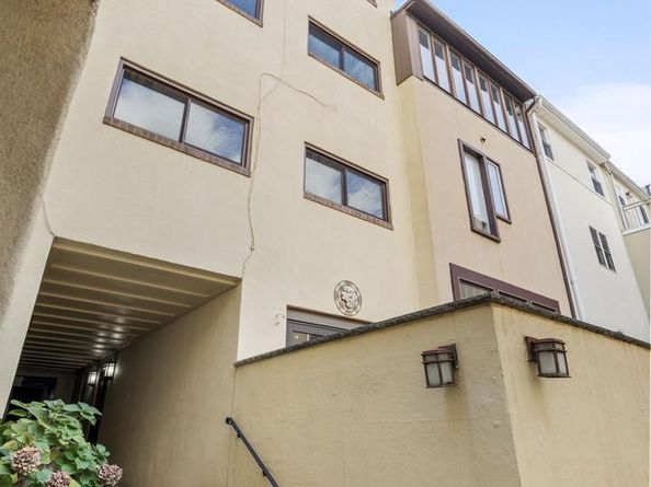 1 Alder Court, Philadelphia PA 19147