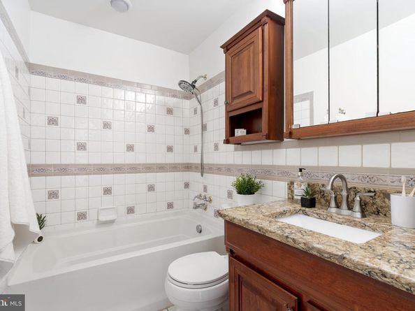 1 Alder Court, Philadelphia PA 19147