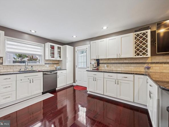 2329 Armstrong Avenue, Holmes PA 19043