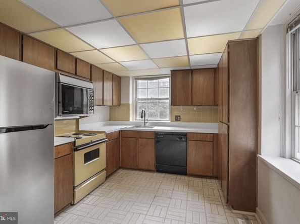 3050 S Buchanan Street S A2, Arlington VA 22206