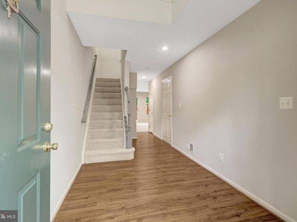 2505 James Madison Circle, Herndon VA 20171