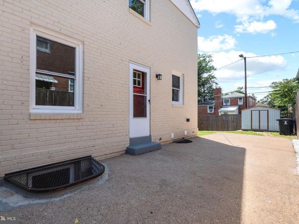 3625 S Four Mile Run Drive, Arlington VA 22206