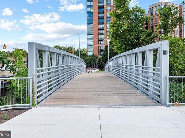 3625 S Four Mile Run Drive, Arlington VA 22206