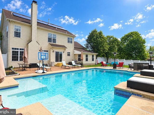312 Alexander Court, Chalfont PA 18914