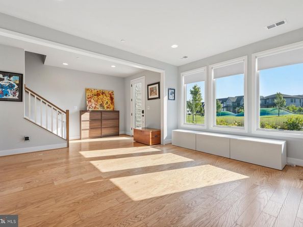 9767 Azure Aly, Bethesda MD 20817