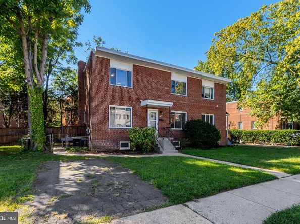 3218 13TH Road S, Arlington VA 22204