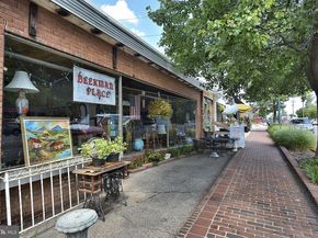 8517 Electric Ave, Vienna VA 22182