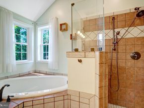 8517 Electric Ave, Vienna VA 22182