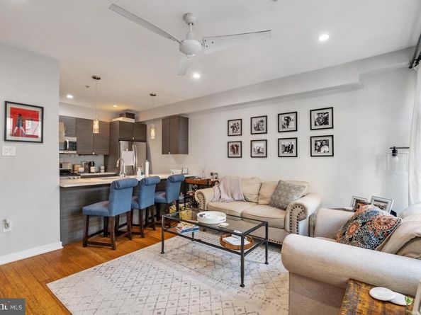 1637 Carpenter Street, Philadelphia PA 19146