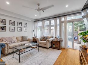 1637 Carpenter Street, Philadelphia PA 19146