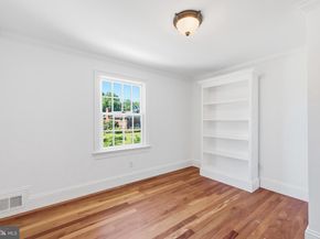 1337 Kingston Avenue, Alexandria VA 22302