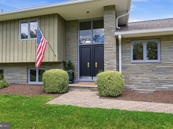 33 Woodhill Road, Newtown PA 18940