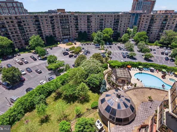 8350 Greensboro Drive 1009, Mclean VA 22102