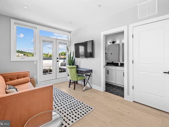 1915 H St NE PH1, Washington DC 20002