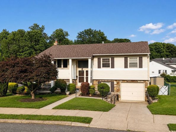 9745 Portis Road, Philadelphia PA 19115