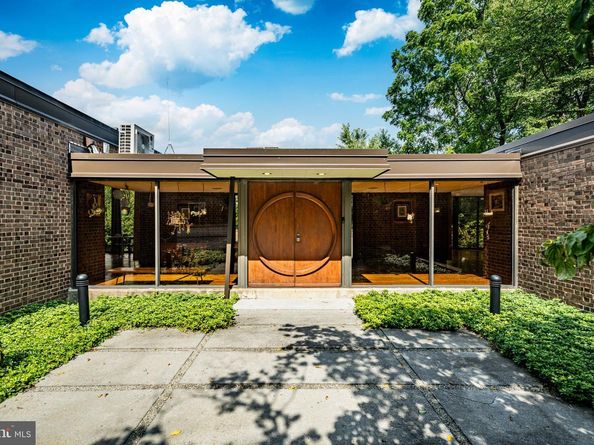 857 Briarwood Road, Newtown Square PA 19073