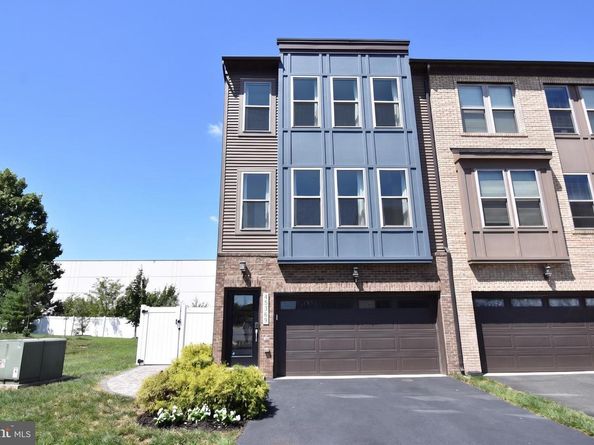 45369 Daveno Square, Sterling VA 20164