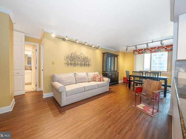 1919 Chestnut Street 1821, Philadelphia PA 19103