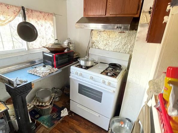 2608 S 2nd Street, Philadelphia PA 19148