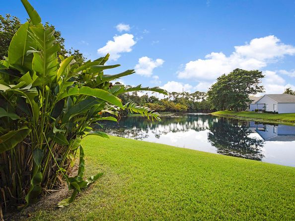 405 Harbour Pointe Way, Greenacres FL 33413