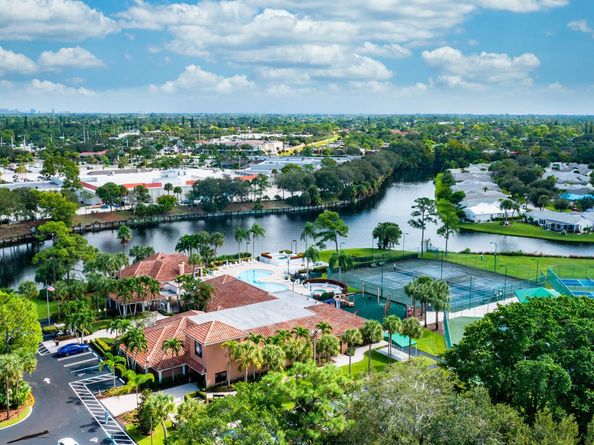 405 Harbour Pointe Way, Greenacres FL 33413