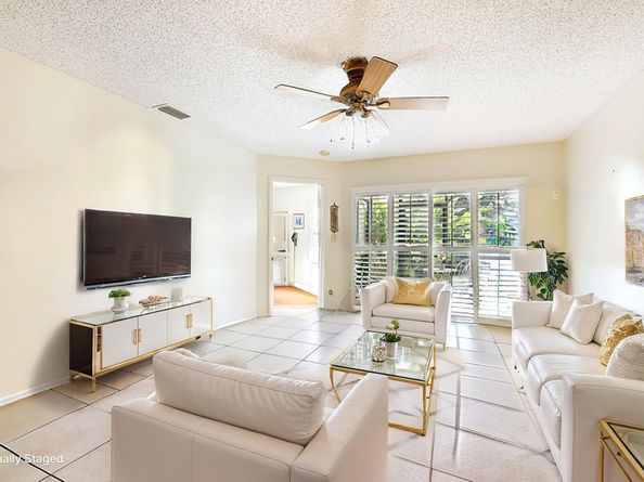 405 Harbour Pointe Way, Greenacres FL 33413