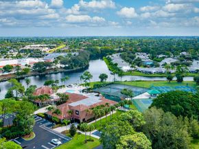 405 Harbour Pointe Way, Greenacres FL 33413