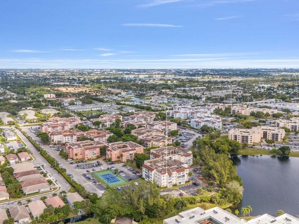 2871 Somerset Dr 414, Lauderdale Lakes FL 33311