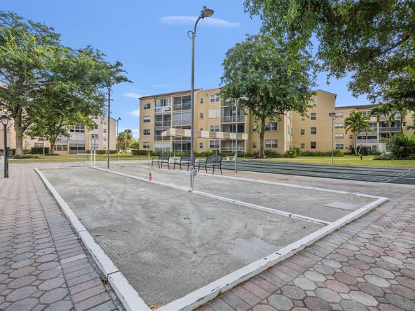 2871 Somerset Dr 414, Lauderdale Lakes FL 33311