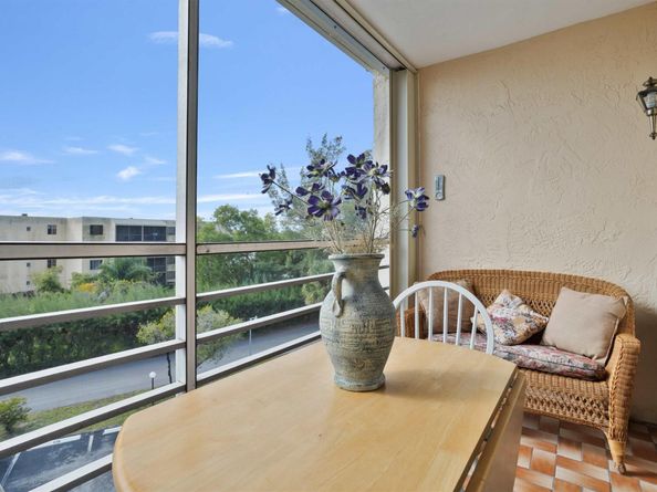 2871 Somerset Dr 414, Lauderdale Lakes FL 33311