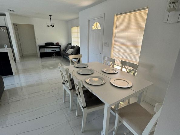 4041 NW 93rd Ave, Sunrise FL 33351