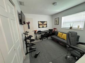 4041 NW 93rd Ave, Sunrise FL 33351