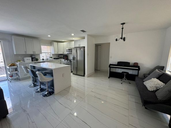 4041 NW 93rd Ave, Sunrise FL 33351