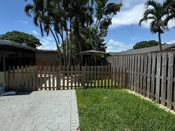 4041 NW 93rd Ave, Sunrise FL 33351