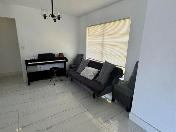 4041 NW 93rd Ave, Sunrise FL 33351