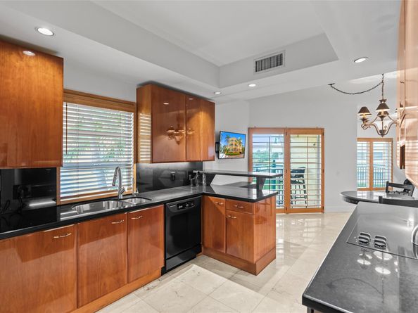 1228 Hillsboro Mile 206, Hillsboro Beach FL 33062