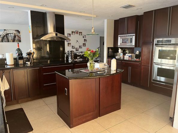 380 SE 12th Ave, Pompano Beach FL 33060