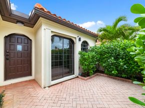 1476 Via De La Palma, Jupiter FL 33477