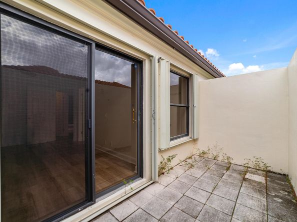 1476 Via De La Palma, Jupiter FL 33477