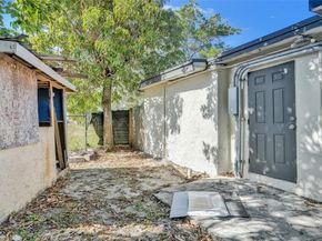 1632 Lauderdale Manor Dr, Fort Lauderdale FL 33311