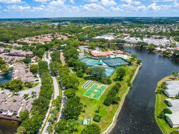 2224 Soundings Court, Greenacres FL 33413