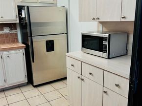 671 NE 195th St 403E, Miami FL 33179