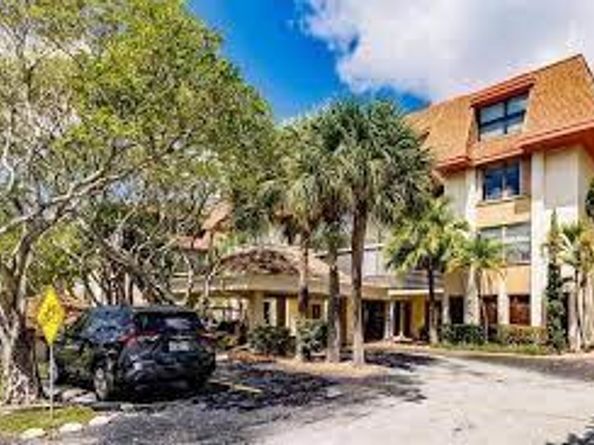671 NE 195th St 403E, Miami FL 33179