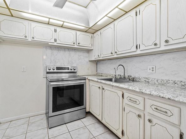 79 Camden D, West Palm Beach FL 33417