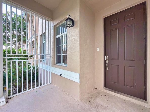 14218 SW 272nd St 1, Homestead FL 33032