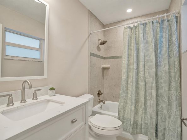 3216 SE 8th St 305, Pompano Beach FL 33062