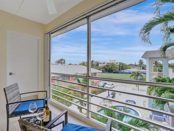 3216 SE 8th St 305, Pompano Beach FL 33062