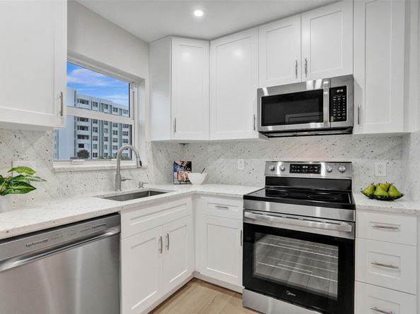 3216 SE 8th St 305, Pompano Beach FL 33062