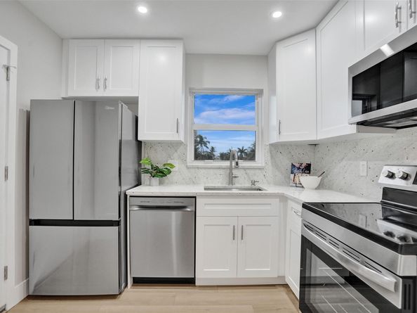 3216 SE 8th St 305, Pompano Beach FL 33062